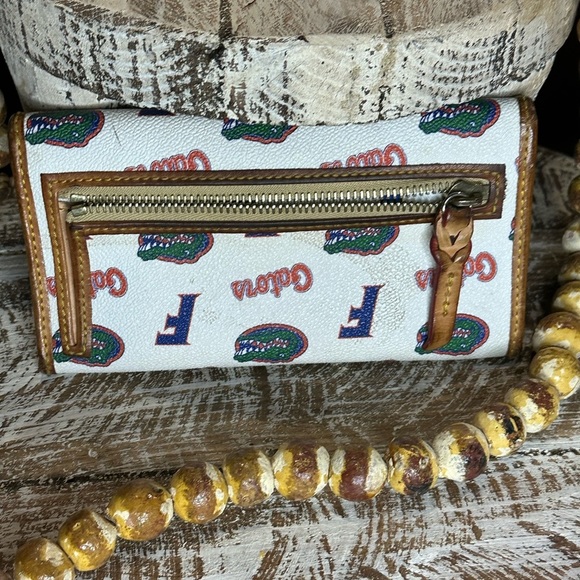 Dooney & Bourke White and Brown Gators Logo Wallet - Picture 2 of 2